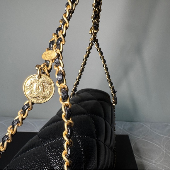 Chanel Black Quilted Leather Bag - Picture 17 of 17